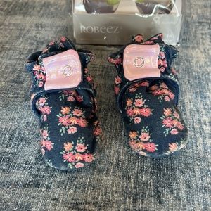 Robeez Floral Snap Booties 6-12 months